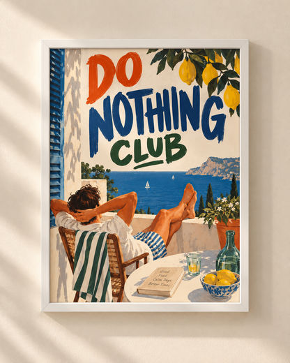 Plakat Do Nothing Club w białej ramie, z ilustracją śródziemnomorskiego tarasu nad morzem