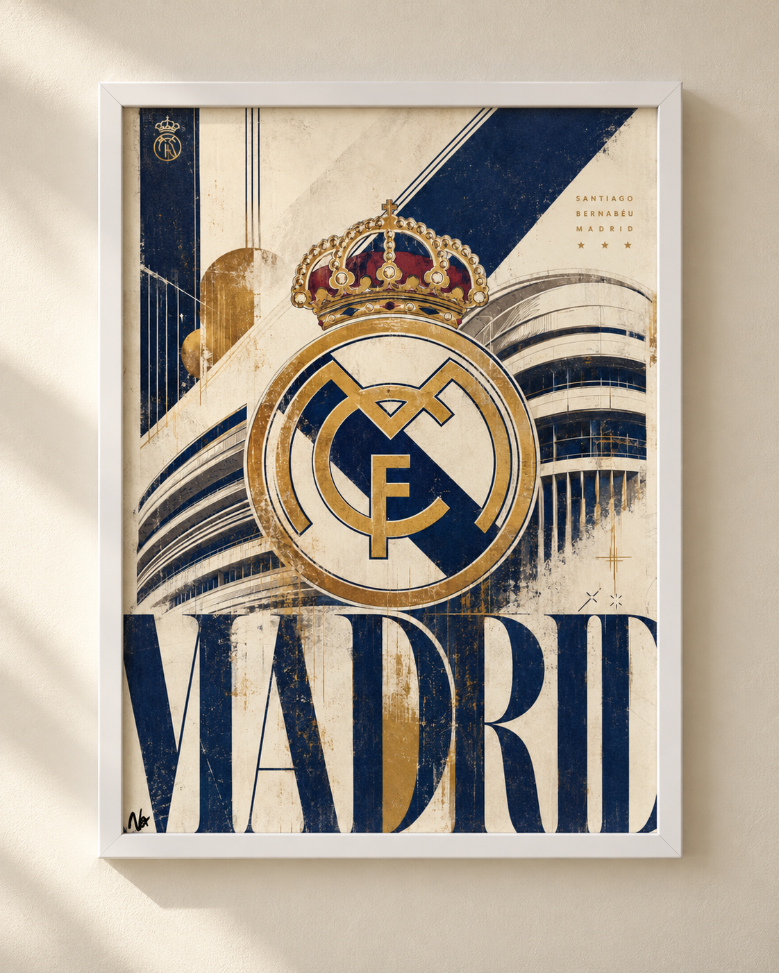 Plakat Real Madrid w białej ramie, granatowo-kremowa grafika z herbem i koroną